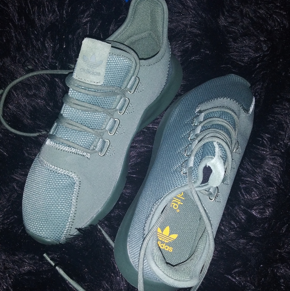 Adidas tubular shadows